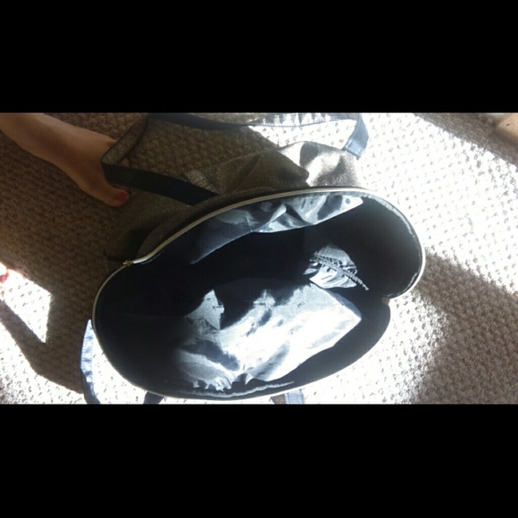 Gold sparkle vs tote - Picture 3 of 3