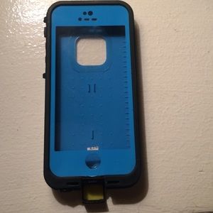 Iphone. 5s lifeproof case