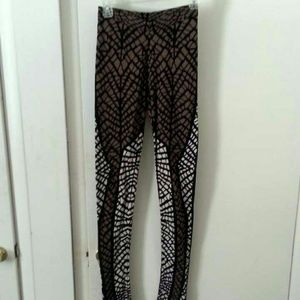 BCBG leggings brown pattern