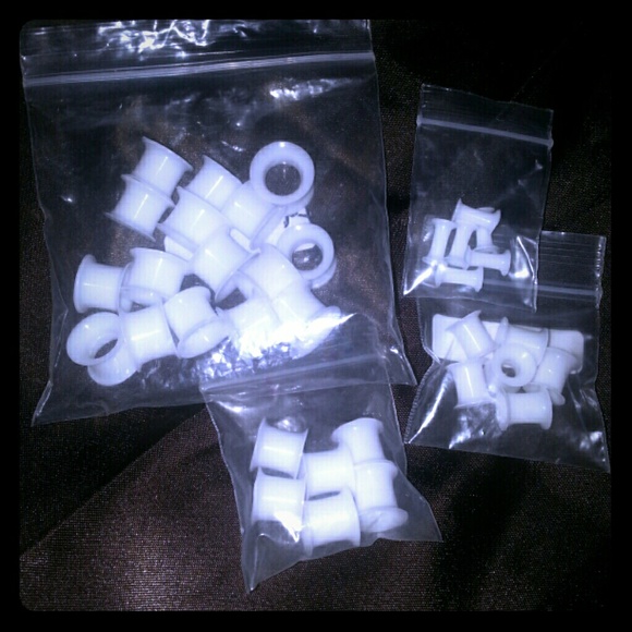 🚨 ⤵ REDUCED NWOT White silicone  plugs for gauges