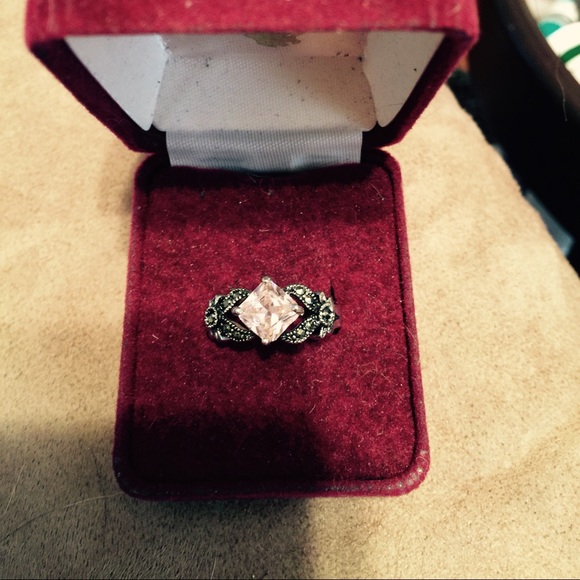 Stunning Ring - Picture 2 of 4