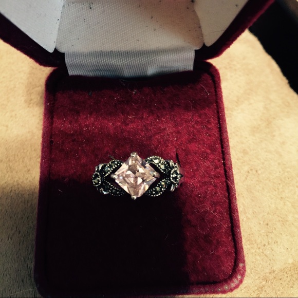 Stunning Ring - Picture 3 of 4