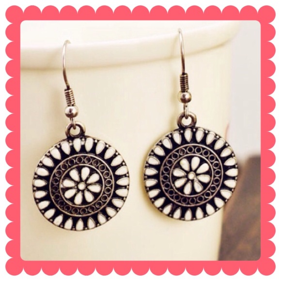 Jewelry - Flower Earrings