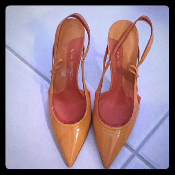 Orange pointy toe size 9 via spiga brand new