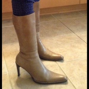 Camel pointed boots, size 8