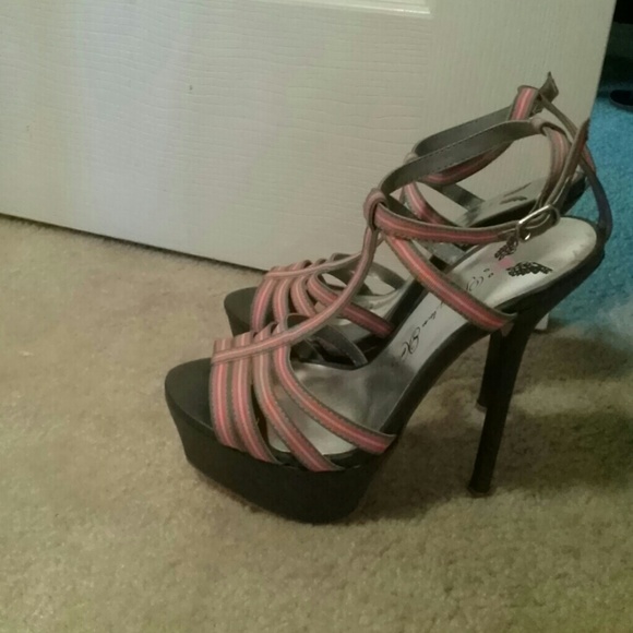 Strappy heels - Picture 2 of 2