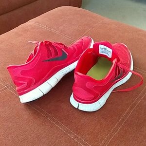 **** Red Nike Free Run 5.0