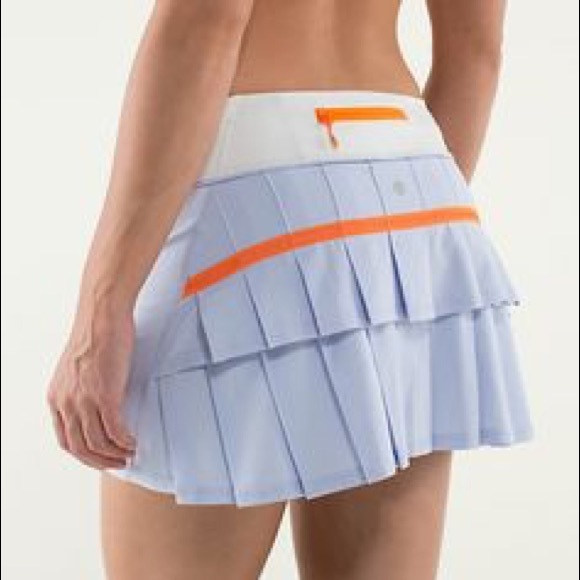 EUC Lululemon Pace Setter skirt, 6 R, hard to find