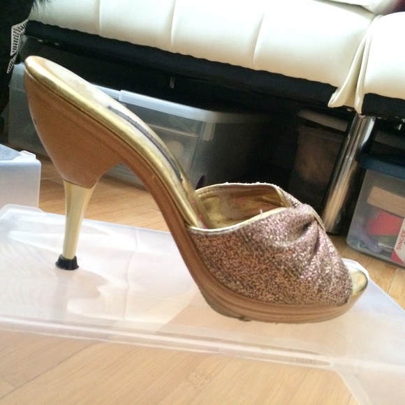 Betsey Johnson Classic Mule