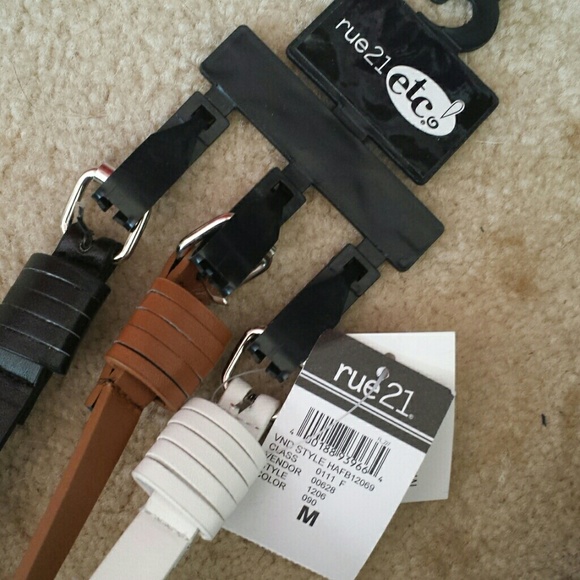 NEW WITH TAGS MEDIUM BELTS RUE 21