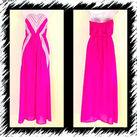 ✨HP✨Pink Maxi w/ Front Tribal Embroidery