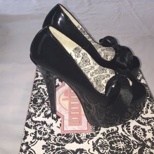 Bordello size 6 black Teeze