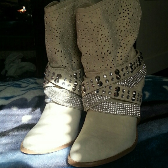 Beige Boots "toprated"