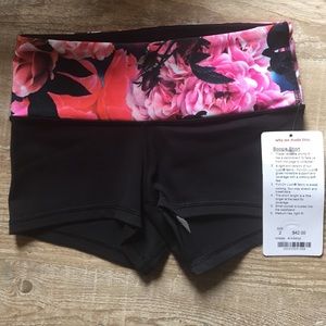 Brand new Lululemon 'Boogie Short'