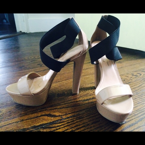 Jessica Simpson nude and black heels