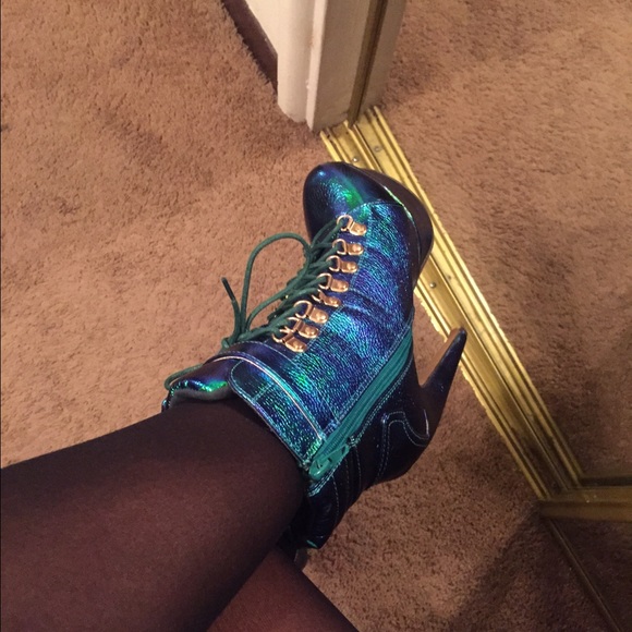 Green iridescent booties - Picture 2 of 4