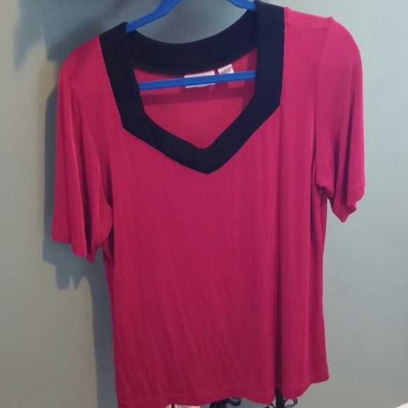 Beautiful red top with black trim