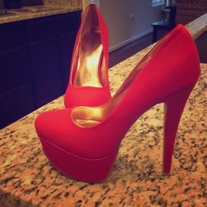 ‼️SOLD‼️NWT Bertinni heels