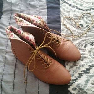 Brown ankle boot with floral flap ??