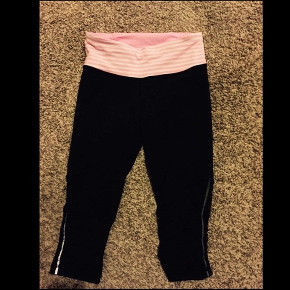 Run Fast Free crop with ruffled sides. size 4