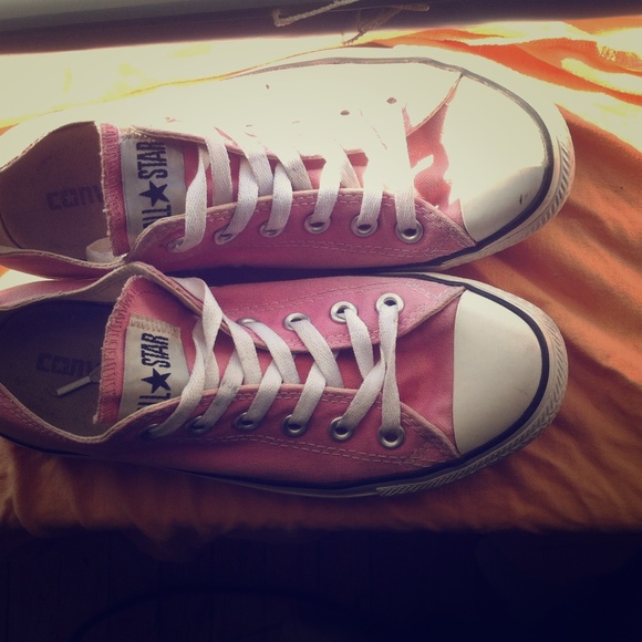 Pink Low Top Converse🌸