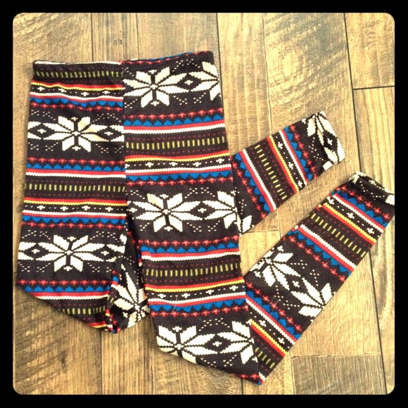 ✅ DONATED ✅ Fair Aisle Leggings