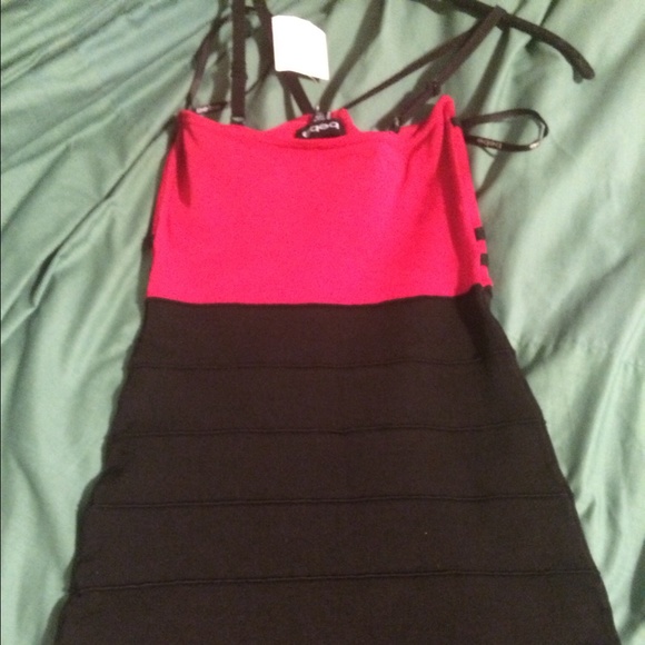 NWT Bebe Strappy Bandage Dress XS Red Black - Picture 4 of 4
