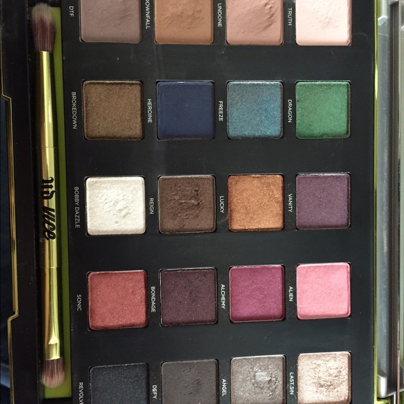 URBAN DECAY LIMITED EDITION VICE 3 PALETTE