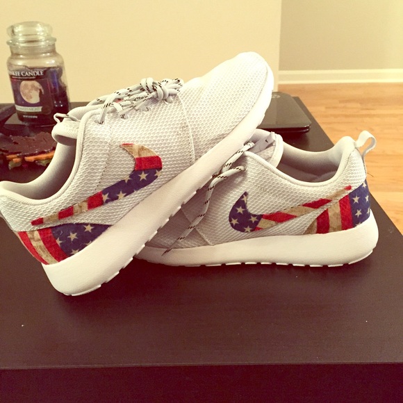 Custom Nike roshe run - Picture 1 of 1