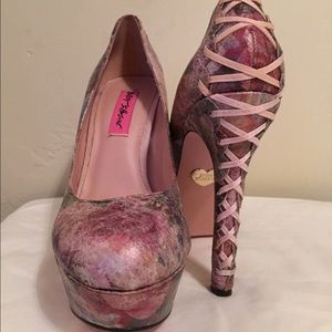 Betsey Johnson Ditan Platform Pump