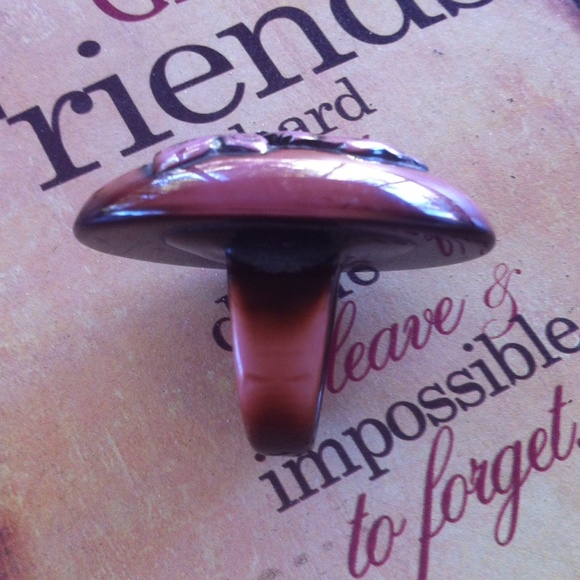 Gift with purchase $15 or more - Picture 2 of 4