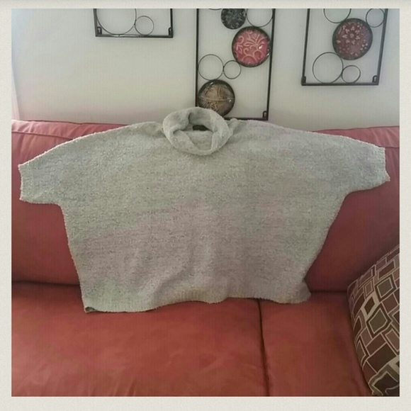 Soft Cream oversized sweater bat winged shirt - Picture 4 of 4