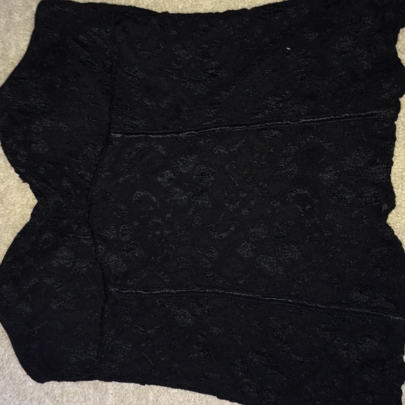 Black lacy tank top - Picture 3 of 4