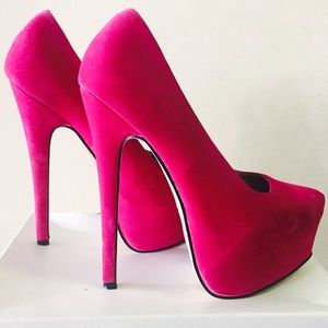 Gorgeous sexy fuchsia pumps worn less then 1 hr.