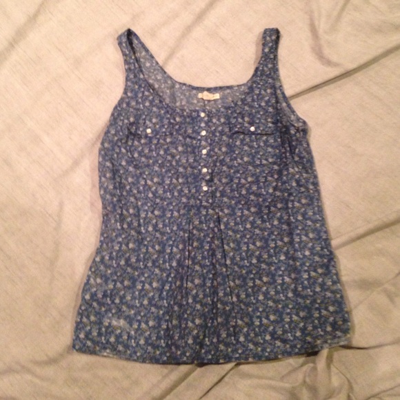 Levi's blue floral top