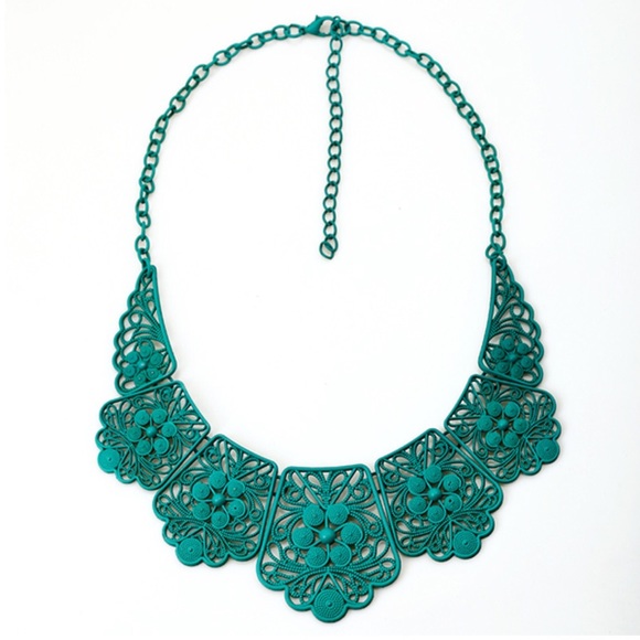 NWT Lace Bib Statement Necklace in Emerald Green