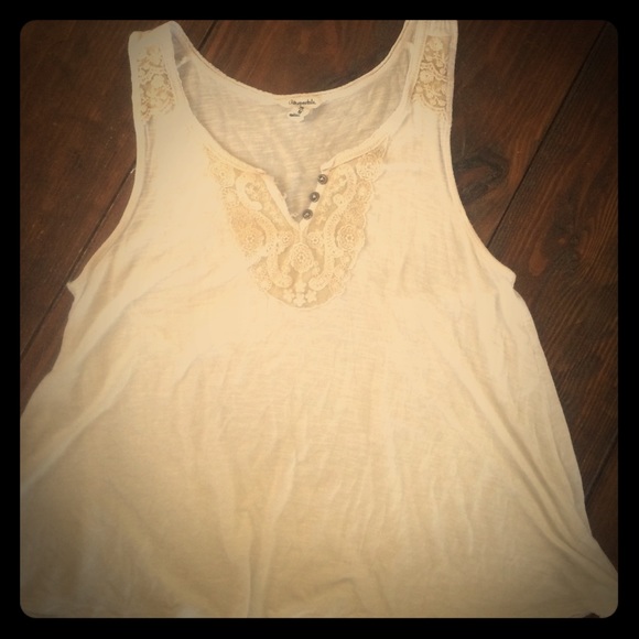 White Aeropostale shirt! With gold and lace design
