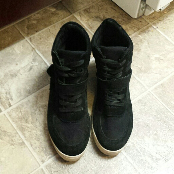 Steve Madden black wedge sneaker