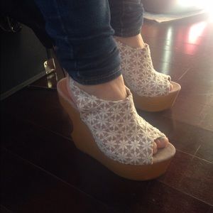 Floral wooden wedges