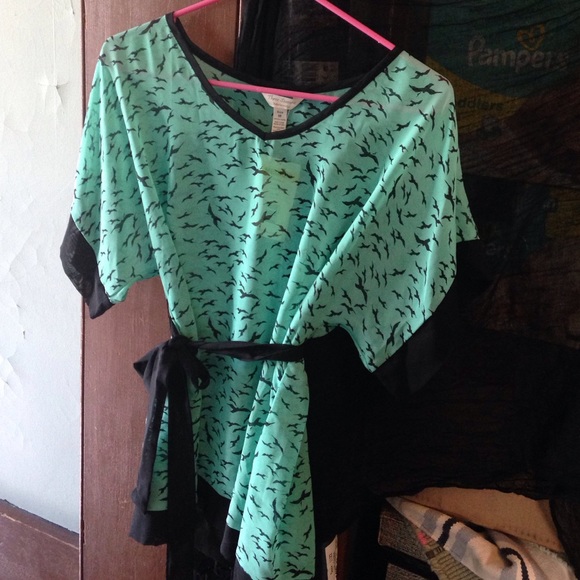 Maternity blouse top with tie belt.  M.