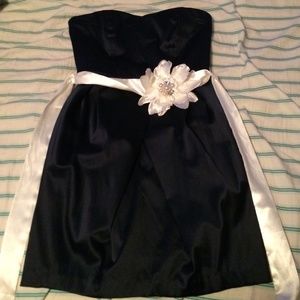 Gorgeous navy blue cocktail dress