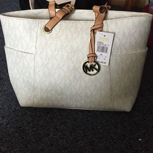Michael kors purse- not real
