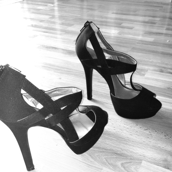 Size 8 six inch heels.