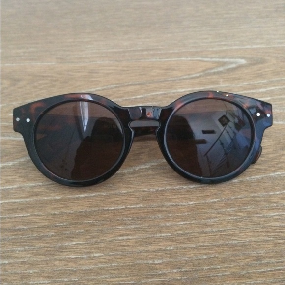 Nasty Gal Accessories - Brown round sun glasses! Illesteva look alike.