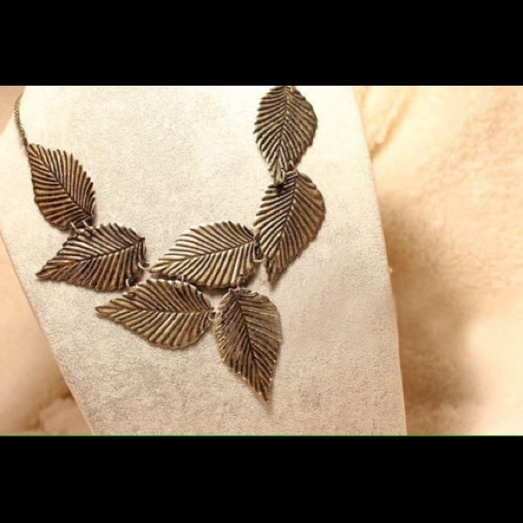 Fashion Lady's Bronze Multi Leaf Necklace Pendant - Picture 4 of 4