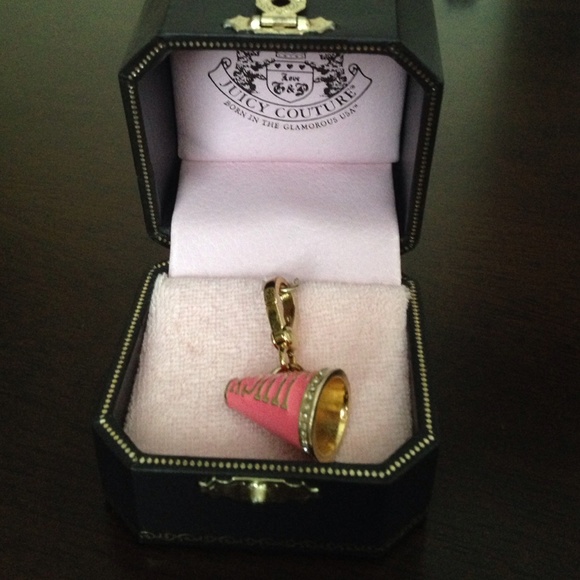 Megaphone Juicy Couture Charm💟