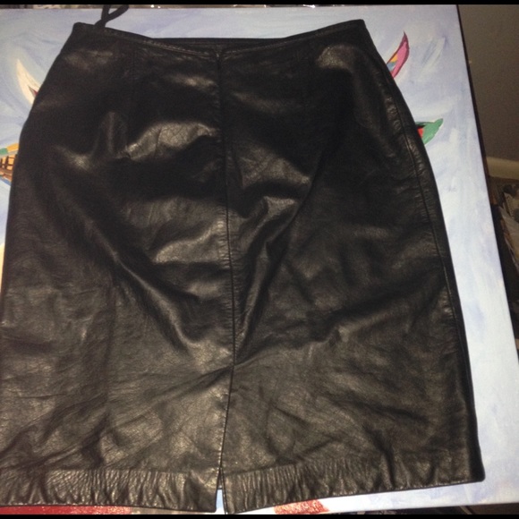 Black leather Ralph Lauren skirt - Picture 3 of 4