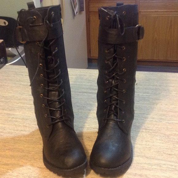 Combat boots
