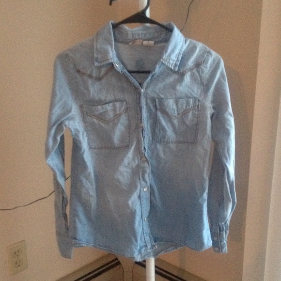 Mudd denim shirt RUNS LARGE!!