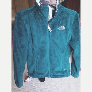 the north face // teal fleece jacket.